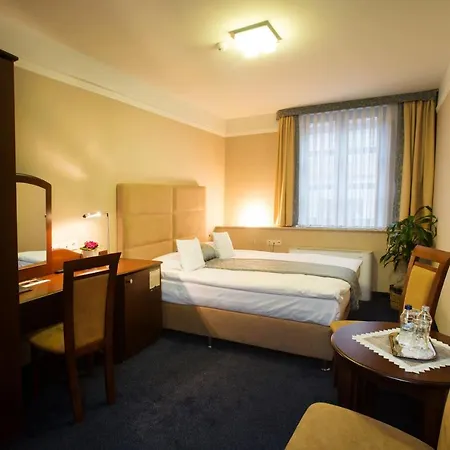 阿蒙吧萨多斯基热舒夫酒店 酒店 热舒夫