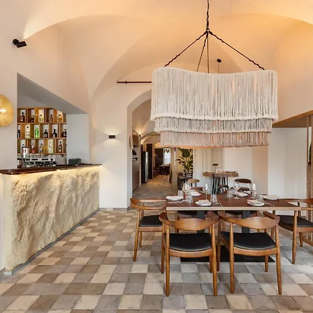 阿蒙吧萨多斯基热舒夫酒店 酒店