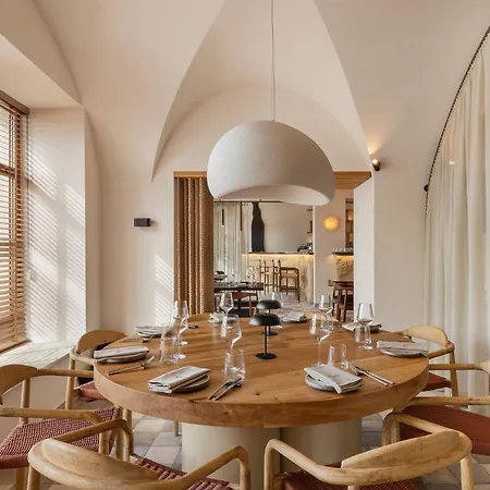 Готель Ambasadorski 4*