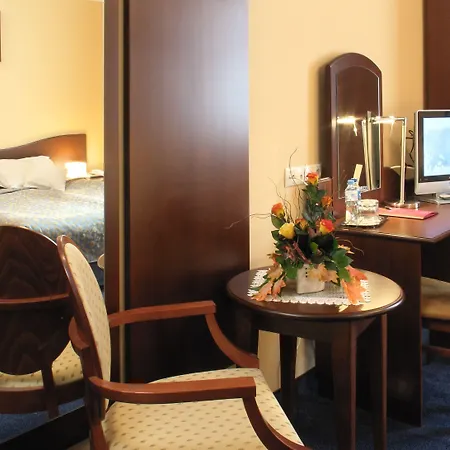 阿蒙吧萨多斯基热舒夫酒店 热舒夫