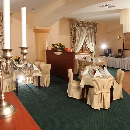 阿蒙吧萨多斯基热舒夫酒店