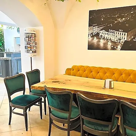 Ambasadorski Hotel