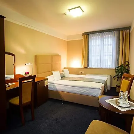 Ambasadorski Hotel