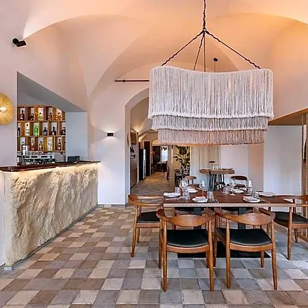 Ambasadorski Hotel