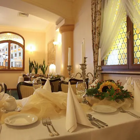 阿蒙吧萨多斯基热舒夫酒店