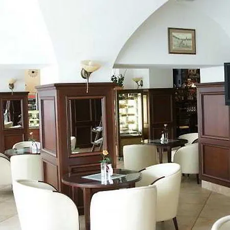 阿蒙吧萨多斯基热舒夫酒店 热舒夫